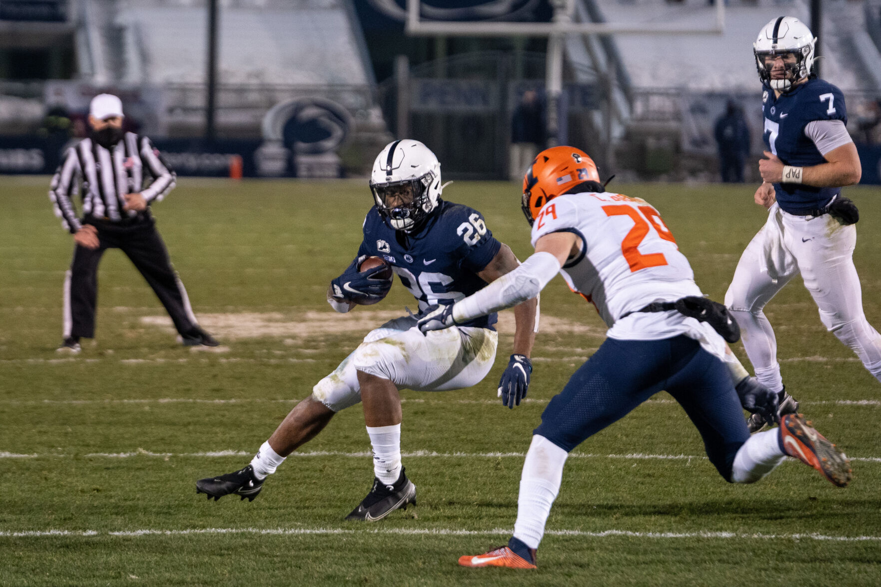 Penn State football vs. Illinois, Caziah Holmes (26) cuts